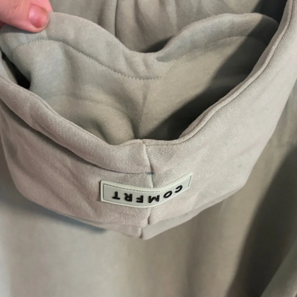 Comfrt airplane mode Hoodie in Aloe - Picture 9 of 10